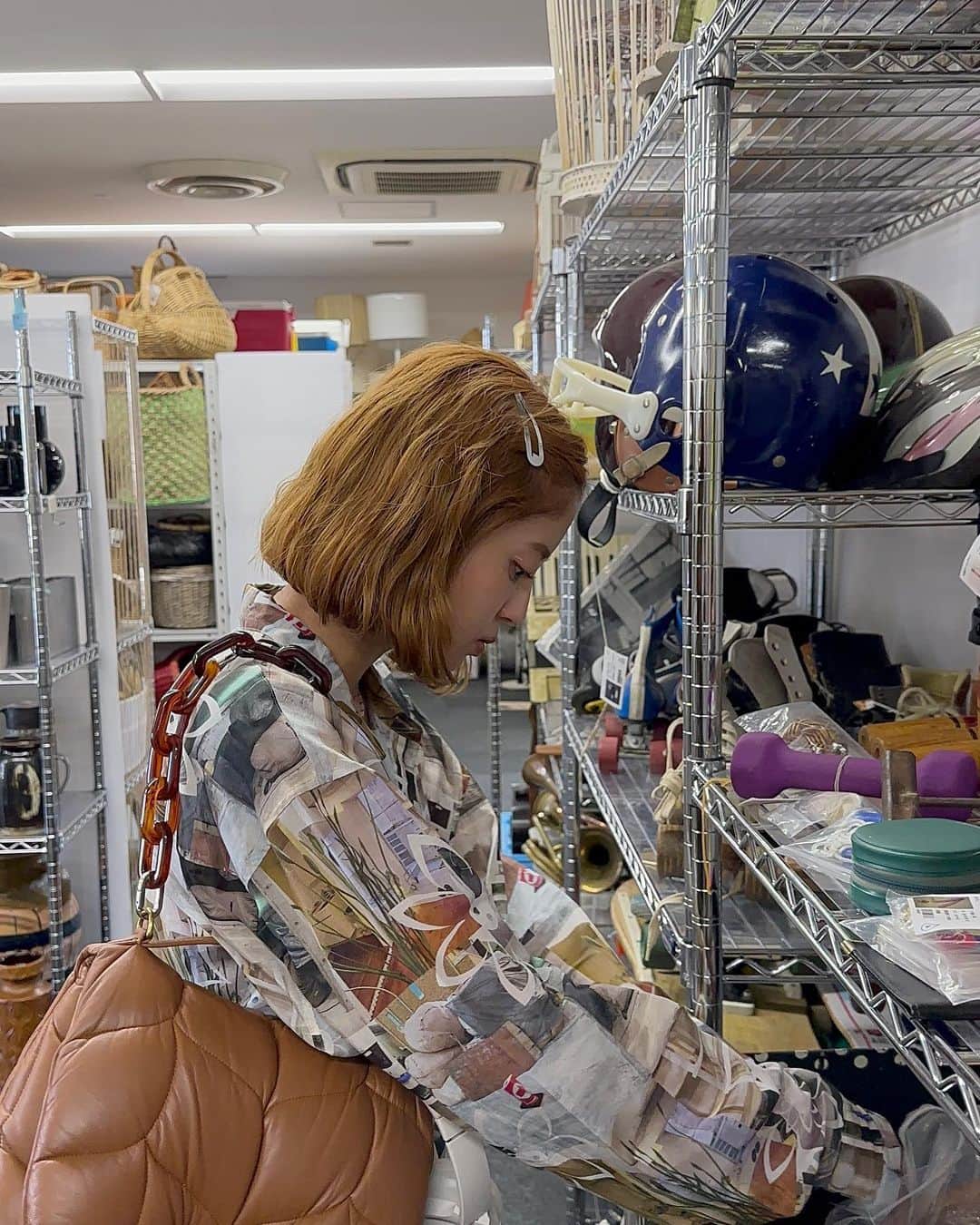 鈴本美愉のインスタグラム：「. 撮影準備💭 全身も撮ってもらいました🤓 服タグ付けしてます✔︎」