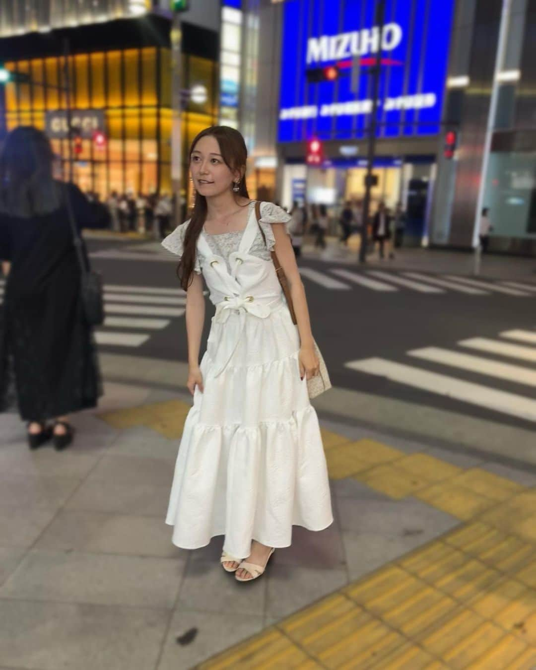 宮坂杏さんのインスタグラム写真 - (宮坂杏Instagram)「超たのしそうなのとアホな私 . . このワンピ、よねなみせなに2年前くらい誕プレで貰ったんだよ🥰 . #白コーデ #ハーフアップ #センターパート #ロングヘア #女の子 #セルフィー  #lillilly #white #photography #japanesegirl」8月24日 21時38分 - miyacii.kaeru