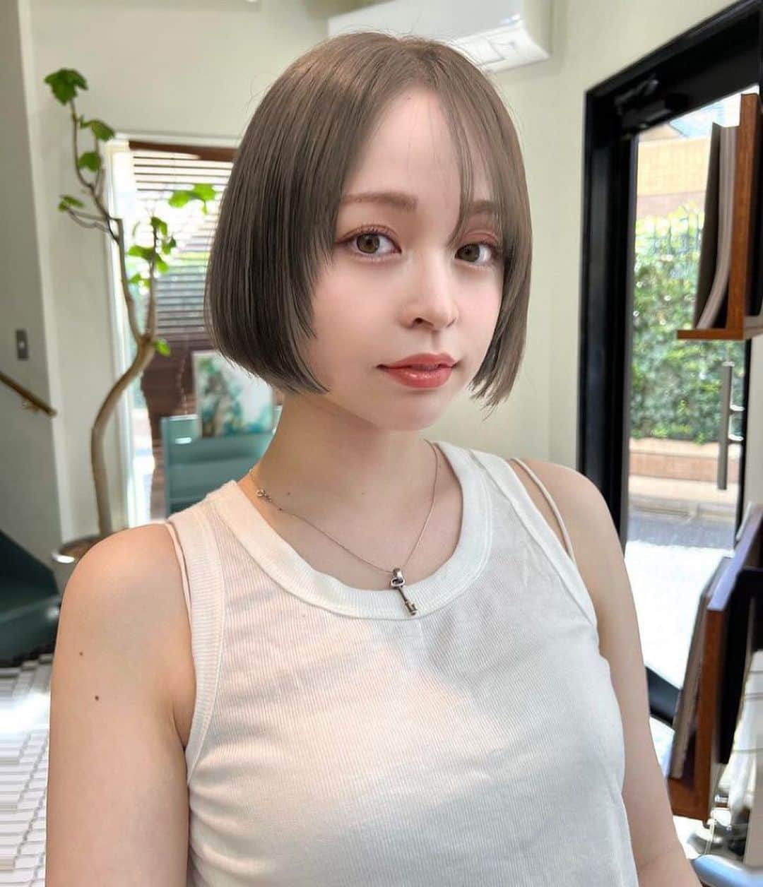 じゅりさんのインスタグラム写真 - (じゅりInstagram)「𓂃𓈒𓏸  ニューカラー🥣ˎˊ˗ オリーブベージュに🫒🤍 @momo_fjnm さん いつも可愛くしてくれてありがとうございます🥹🎶 めちゃくちゃ可愛くなって大満足です🫶💕💕  大人かわいい目指したい☺️🎶  #ボブ #ミニボブ #bob #オリーブベージュ #オリーブカラー」8月24日 21時31分 - juripuuu