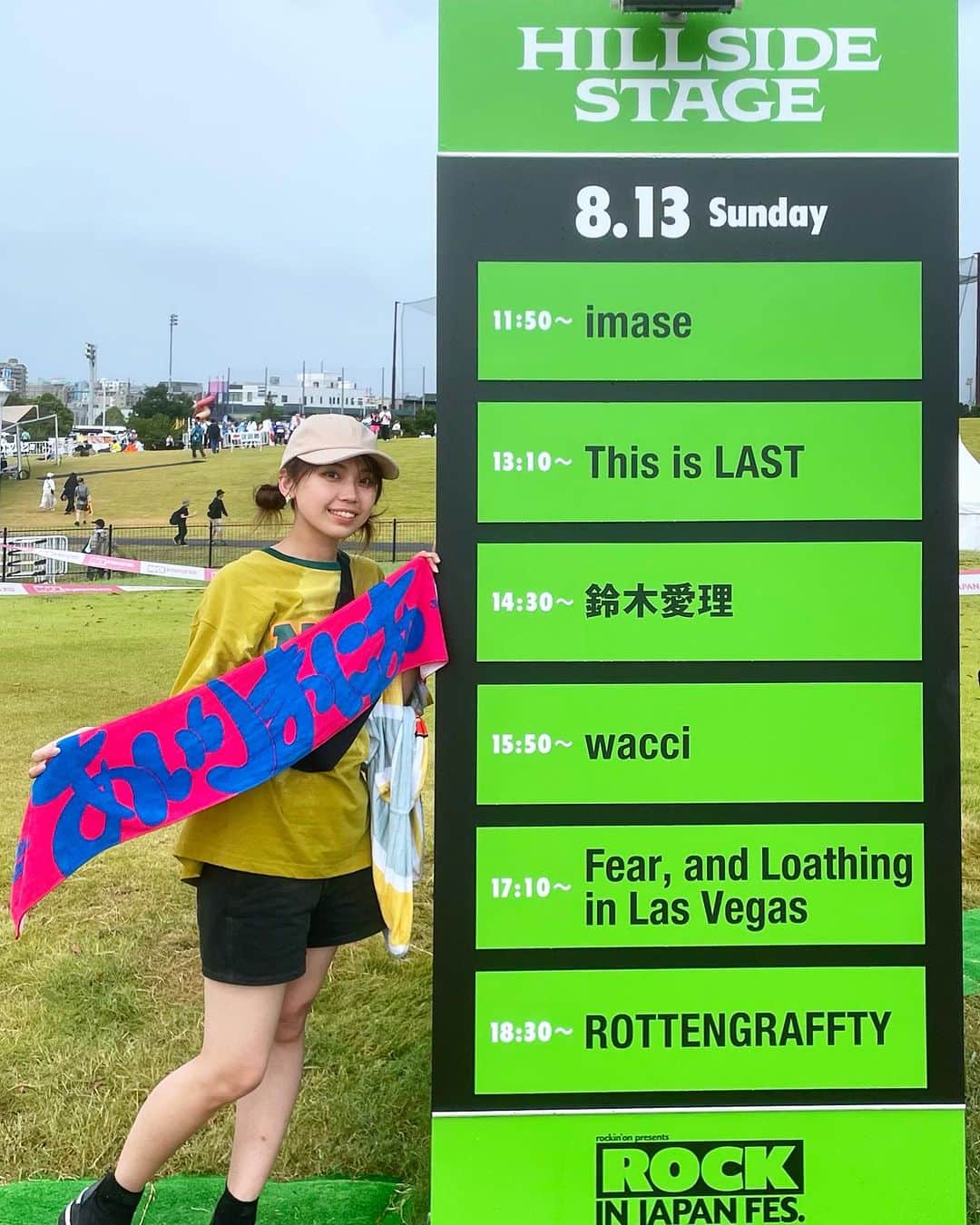 すえきひなたのインスタグラム：「ロッキン行ってきたー！！！！ 愛理オタ、ハロオタですからもちろん8/13に♡ . . 台風直撃で豪雨に打たれまくったけどお目当て愛理さんの時はなんとか天気が持って今回も騒ぎました👍 . まさかのその日出演のアーティストカバーでアイドル聴けちゃうなんて最高… . . 早く次の現場待ってます！ おっきな会場でバチバチにライブかましてください！！！！ @airisuzuki_official_uf」