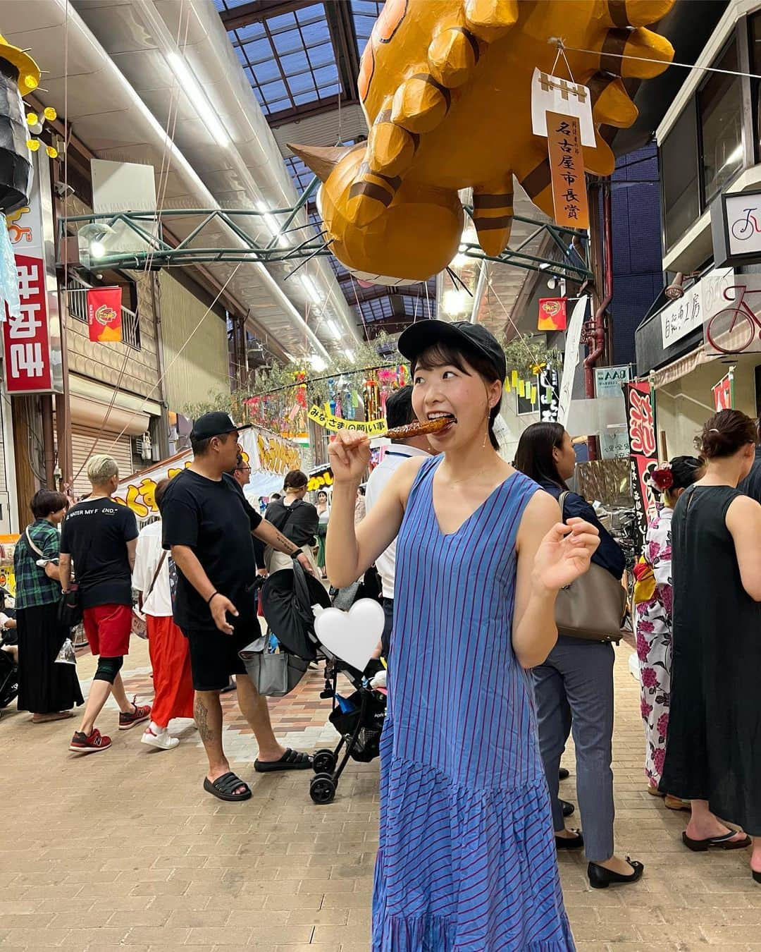 西尾菜々美のインスタグラム：「あっという間に夏が終わってしまいそうなので夏の思い出お祭り編☺️🏮  円頓寺商店街の七夕まつりで グルメもあそびも大満喫しました🎋  実は昨日ロケでも円頓寺を訪れたので思い出して投稿🙋‍♀️  1枚目はもちろん五平餅🤎 焼鳥屋さんの串は選び切れず 4本食べました。笑  茶色い食べ物ってどうしてこんなに美味しいんでしょう🤦🏻‍♀️♡  #夏の思い出 #お祭り #五平餅  #名古屋 #円頓寺商店街」