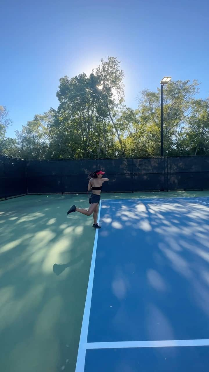 奥野彩加のインスタグラム：「🎾💥🔥😤🥵 暑くても気合い。  #tennislife #tennis #テニス #テニス女子」