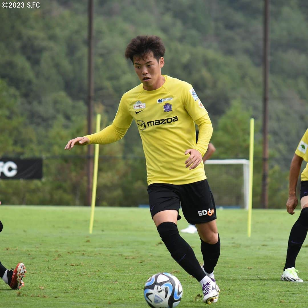 サンフレッチェ広島のインスタグラム：「アウェイ・柏レイソル戦まで、あと2日🔥  ⚽️NEXT GAME⚽️ 🏆明治安田生命J1リーグ第25節 🆚柏レイソル 🗓8月26日（土）19:00KO 🏟 三協フロンテア柏スタジアム  #満田誠 選手 #棚田遼 選手 #柏好文 選手 #ドウグラスヴィエイラ 選手 #マルコスジュニオール 選手 #sanfrecce #サンフレッチェ広島  #ぶちあつ！」