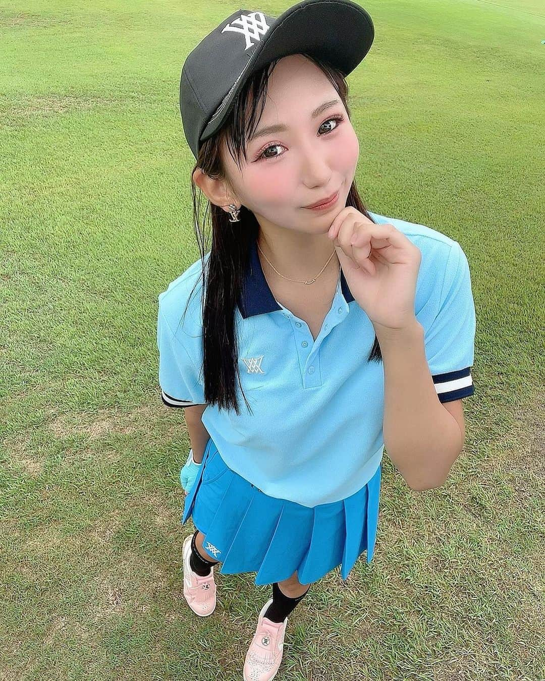 MIKIのインスタグラム：「清楚系女子になりました🩵💙笑  #anew #anewgolf #アニューゴルフ  #ごるふ女子 #ゴルフ女子  #ゴルフ女子コーデ #ゴルフ女子と繋がりたい #ゴルフ上手くなりたい #ゴルフ好きな人と繋がりたい #お酒大好き #関西ゴルフ女子 #関西ゴルフ女子 #ゴルフ好き #早朝ゴルフ #黒髪ロング #清楚系女子」