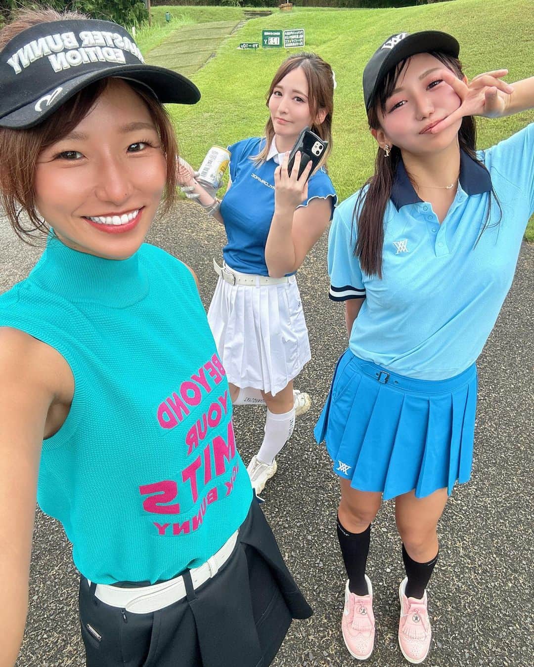MIKIさんのインスタグラム写真 - (MIKIInstagram)「朝弱いみきが頑張って起きて行った！ 朝早い時間はやっぱり涼しくて 気持ちいい🩵🩵楽しかった☺️🙌✨ バーディーパット見守ってくれてる2人可愛い😂💖ゴルフはやっぱり難しいな😕❗️帰って仕事とか嫌だ。笑  #anew #anewgolf #アニューゴルフ  #ごるふ女子 #ゴルフ女子  #ゴルフ女子コーデ #ゴルフ女子と繋がりたい #ゴルフ上手くなりたい #ゴルフ好きな人と繋がりたい #お酒大好き #関西ゴルフ女子 #関西ゴルフ女子 #ゴルフ好き #早朝ゴルフ  @anewgolf_tokyo @anewgolf_osaka @anewgolf_japan @anewgolf_official」8月24日 13時11分 - mktyy_golf