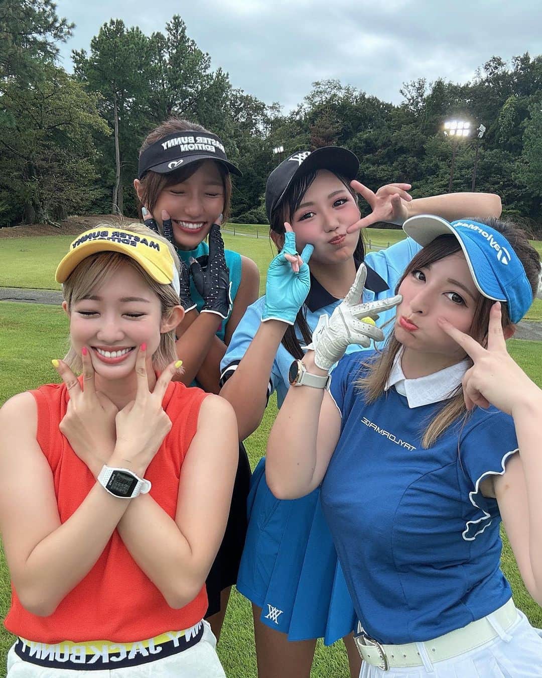 MIKIさんのインスタグラム写真 - (MIKIInstagram)「朝弱いみきが頑張って起きて行った！ 朝早い時間はやっぱり涼しくて 気持ちいい🩵🩵楽しかった☺️🙌✨ バーディーパット見守ってくれてる2人可愛い😂💖ゴルフはやっぱり難しいな😕❗️帰って仕事とか嫌だ。笑  #anew #anewgolf #アニューゴルフ  #ごるふ女子 #ゴルフ女子  #ゴルフ女子コーデ #ゴルフ女子と繋がりたい #ゴルフ上手くなりたい #ゴルフ好きな人と繋がりたい #お酒大好き #関西ゴルフ女子 #関西ゴルフ女子 #ゴルフ好き #早朝ゴルフ  @anewgolf_tokyo @anewgolf_osaka @anewgolf_japan @anewgolf_official」8月24日 13時11分 - mktyy_golf