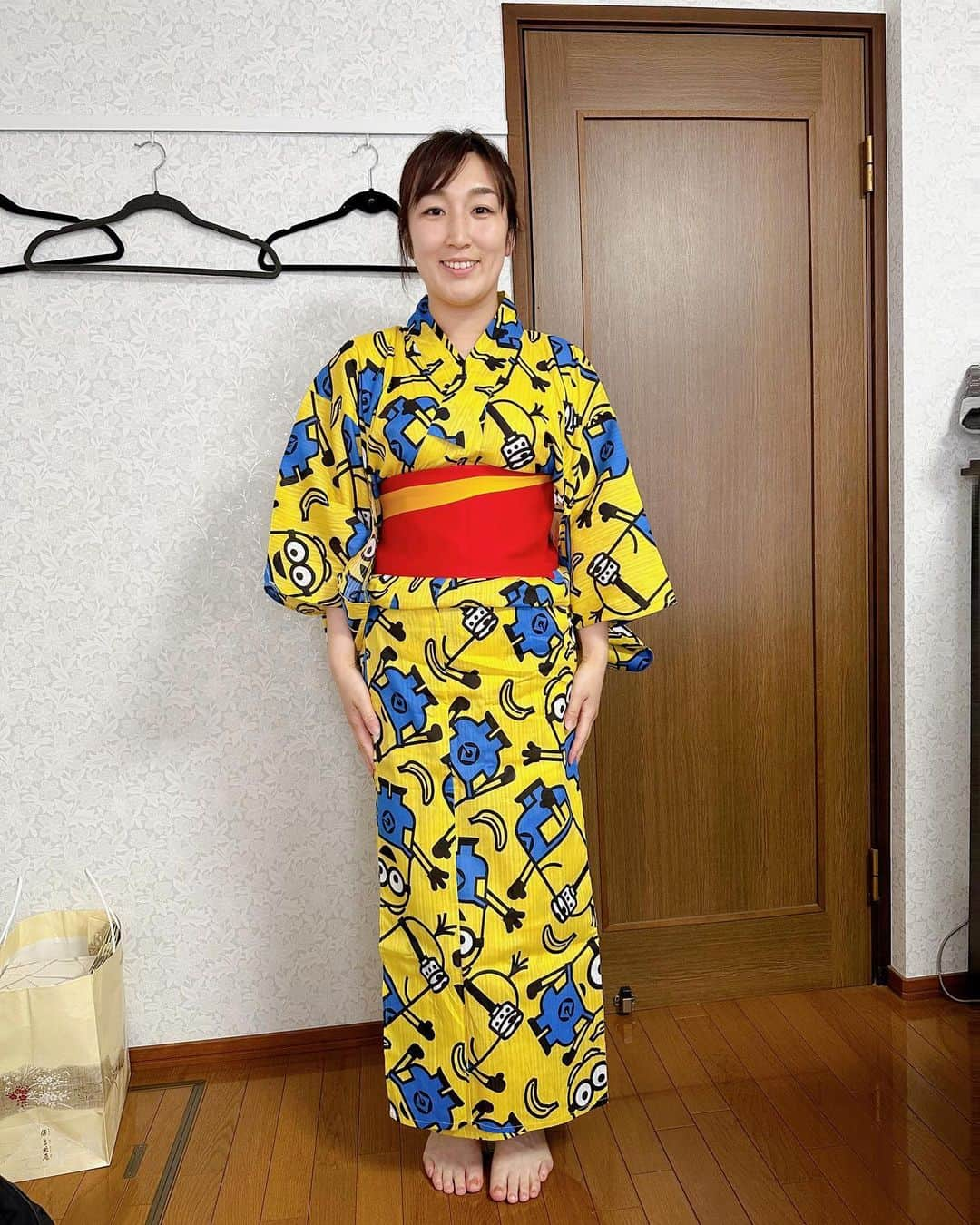 あいすけのインスタグラム：「この浴衣のおかげでお祭りで人気者になれました👘  #ミニオン #子ども人気抜群  #ミニオンだ！#ママ！ミニオンいる！ #それを聞いてみんなが振り返る #照れるミニオン #片手に生ビールのミニオン #隠れるミニオン #そういう時に限って地元の友だちに遭遇するミニオン #もちろん友だちの子どもからもミニオンミニオン連呼されるミニオン #次回からミニオンの自覚を持って行動したいの思います」