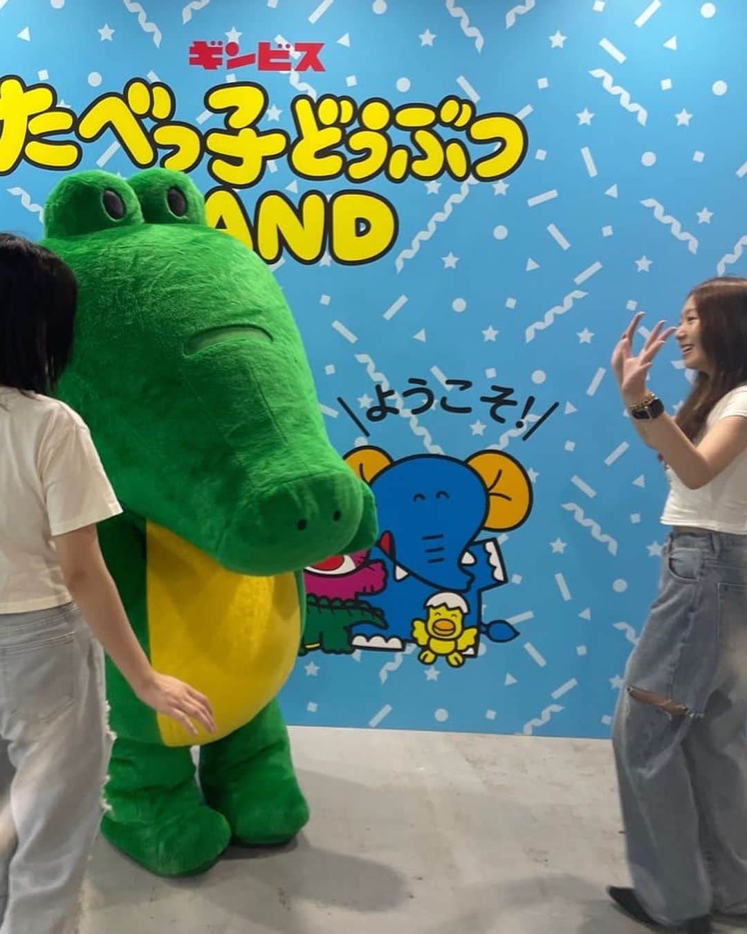 泉侑里さんのインスタグラム写真 - (泉侑里Instagram)「🐊  ━━━━━━━━━━━━━━━━━━ 画面右下の【保存ボタン】を押しておくと 後ですぐに見返せます！🙌🏻 ━━━━━━━━━━━━━━━━━━ 【期間限定　#たべっ子どうぶつLAND 】  ◾️期間 7月22日(土)〜9月18日(月) ◾️営業時間 11:00〜20:00（18:30最終受付） ◾️入場料 大人（大学生以上）800円・中高生500円・小学生以下無料  ねこ推しのゆりっぺですが、 ワニさんの可愛さにすっかりワニ推しに…🐊✨  ——⭐︎ ——⭐︎ ——⭐︎ ——⭐︎ ——⭐︎ ——⭐︎  おに入りのコーデ🙆‍♀️✨  💗T shirt→#mardimercredi  @mardi_mercredi_official   💗pants ＆shoes→#qoo10move  @qoo10.official   💗bag→#RAELRABEAR   ——⭐︎ ——⭐︎ ——⭐︎ ——⭐︎ ——⭐︎ ——⭐︎  #韓国服 #韓国コーデ #qoo10 #qoo10購入品 #grl購入品 #qoo10メガ割り #猫#pr #ライブコーデ #参戦服 #日産スタジアム #日産スタジアム🏟 #newjeans #ive  #韓国ストリートブランド##コリアンスタイル#韓国ストリートコーデ#空港ファッション #韓国アイドル コーデ #韓国アイドル好きな人と繋がりたい  #韓国ストリートファッション#kpopfashion#summerootd#koreanfashion」8月24日 13時16分 - imirixoxo