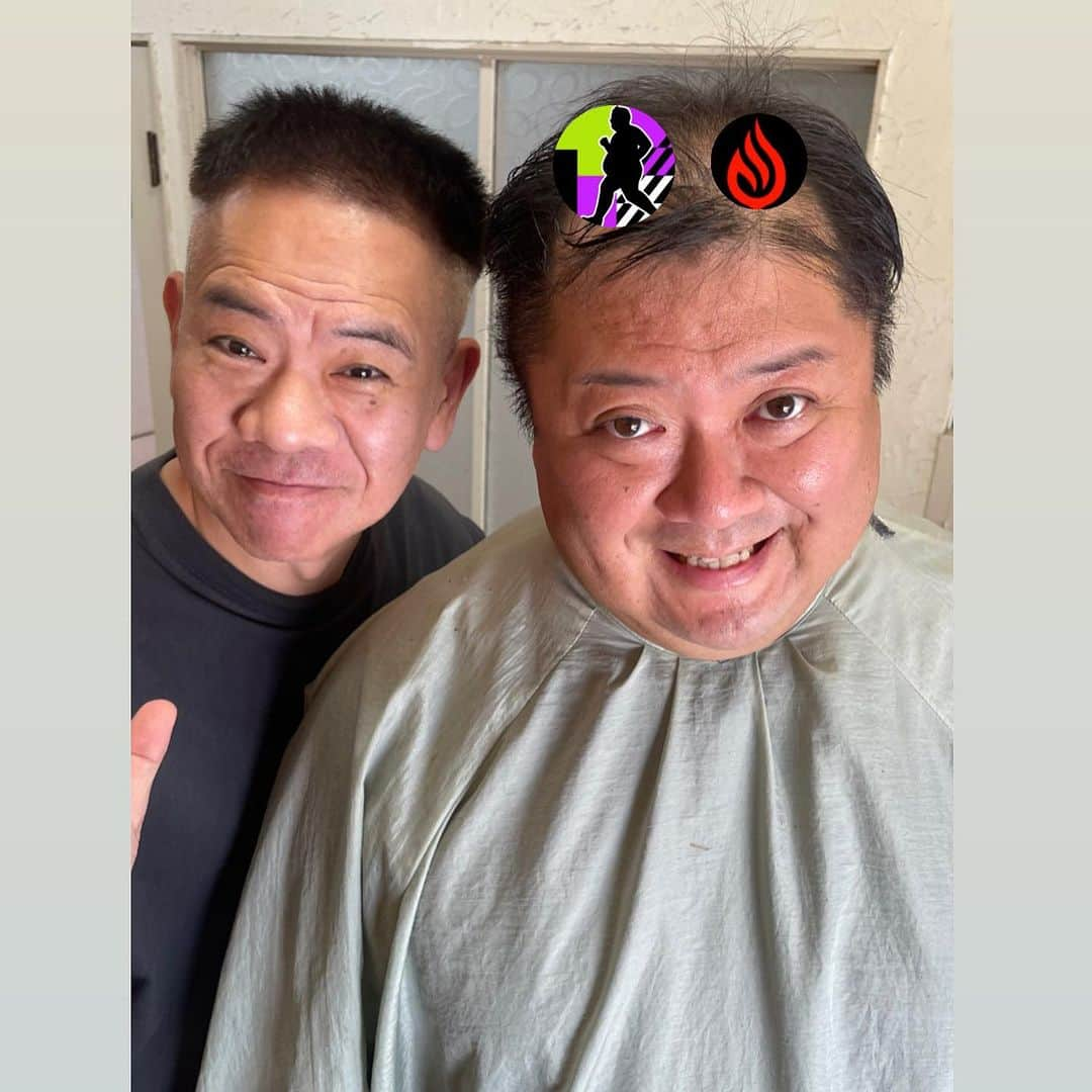 杉本知香さんのインスタグラム写真 - (杉本知香Instagram)「木村拓哉さんの弟分として公認の完コピ⁉️再現してる投稿🤣😂 角度にこだわりました📷✨ 木村さんの白いイヤホンの代わりに コットン耳に詰めた😂 ※木村拓哉さんのInstagramのお写真お借りしました。 原西さんとバッタリ😄🦍🎶 ※デリケートゾーンは多少の加工を施しております。  #中目黒美容室 #ブラマヨ小杉#ブラックマヨネーズ #小杉竜一#モニタリング#ホンマでっかtv  #木村拓哉 さん#完コピ#走れこすっちょ  #FUJIWARA原西 #FUJIWARA #原西孝幸 #原西ゴリラ 🦍」8月24日 13時28分 - sugimotoc