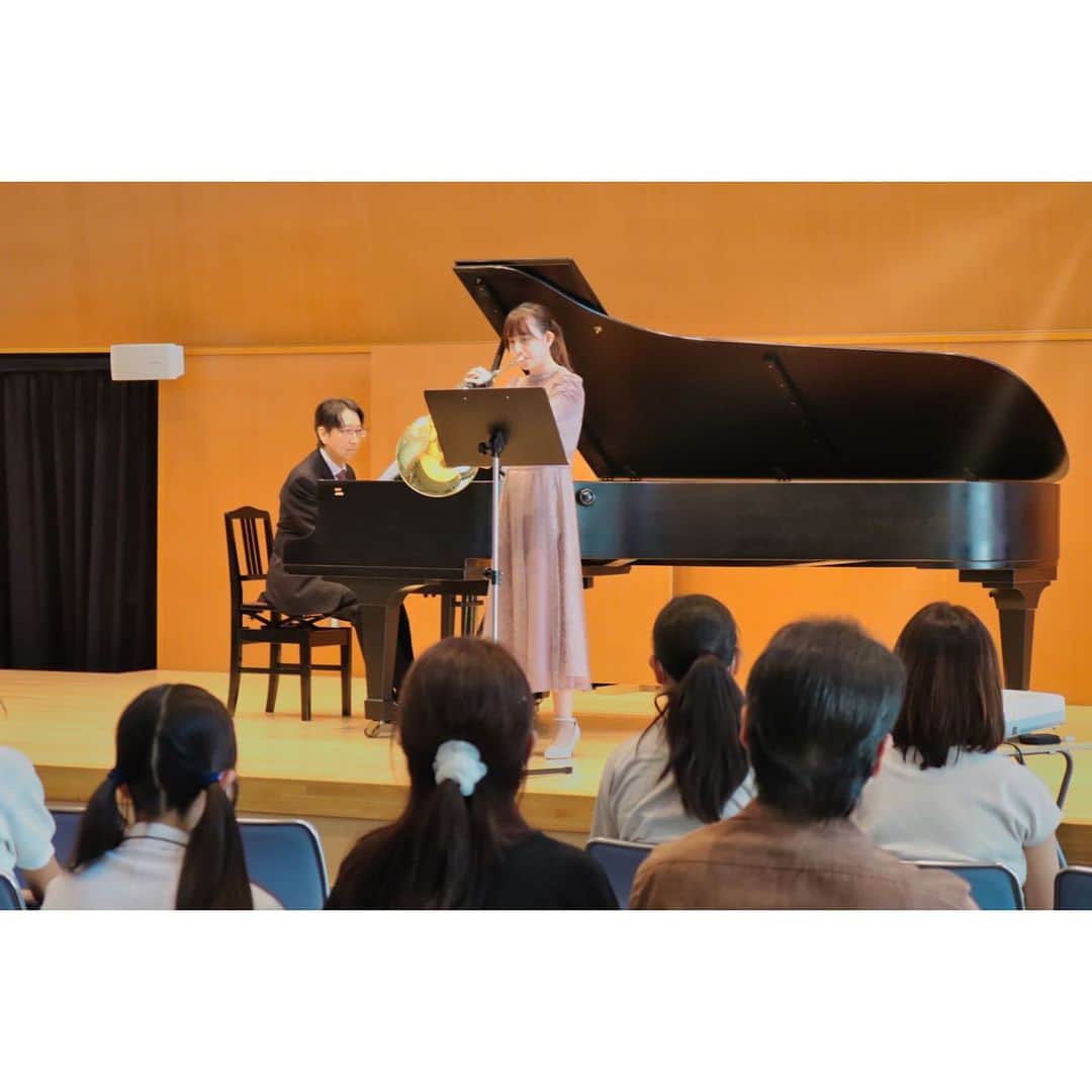 福岡女子短期大学さんのインスタグラム写真 - (福岡女子短期大学Instagram)「💠オープンキャンパス開催しました✨  福岡女子短期大学音楽科では、8/19(土)「オープンキャンパス」を開催しました🎵  在学生によるコンサート(ホルン、ピアノ、声楽)は参加者の皆さまに好評でした🎷  その他に音楽科の模擬授業やワンポイントレッスンを実施しました。参加者の皆様ありがとうございました😊  音楽科では10月1日（日）音楽講習会を開催します。音楽に関心のある方ぜひご参加ください。詳しくは本学WEBページをご覧ください。  また、オープンキャンパスに参加できなかった方、個別学校見学を受け付けております。詳しくはプロフィールのリンクよりご覧ください。  #福岡女子短期大学 #音楽科　#音大生 #福岡女子短期大学音楽科 #オープンキャンパス  @fwjc2ongaku」8月24日 14時02分 - fukuoka_wjc
