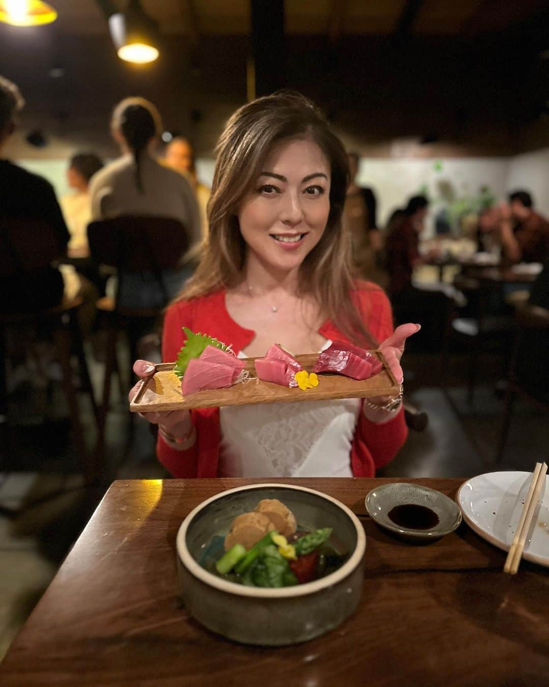 武田久美子のインスタグラム：「. サンディエゴのダウンタウン付近にあるとってもおいしかったお寿司屋さん、 Azuki sushi に娘と行って来ました! 全て美味しかったけれど、特に あん肝が美味しかった〜！ 私は朝は納豆、夜は青身魚で 美肌を頑張って保っています💜💜💜  #sushi  #sushi restaurant #あん肝  #japanesefood」