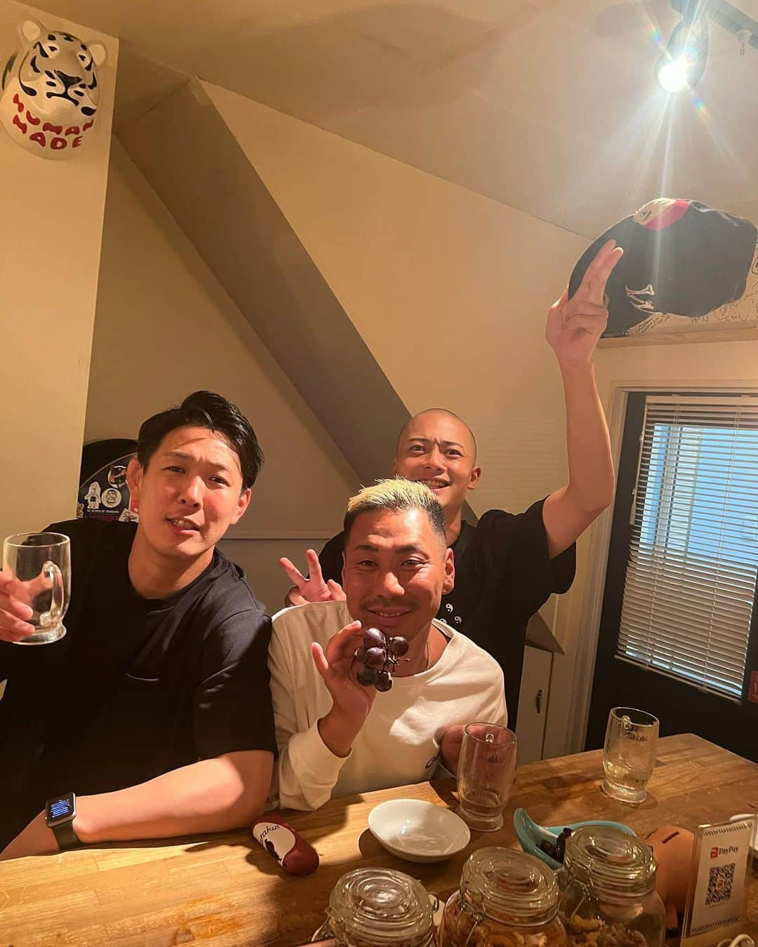 青山フォール勝ち ネルソンズさんのインスタグラム写真 - (青山フォール勝ち ネルソンズInstagram)「ふか‐ざけ【深酒】 〘名〙 酒を飲み過ごすこと。 度をすごして多量に酒を飲むこと。  #バッツネの手が長い」8月24日 14時10分 - nelsons_aoyama