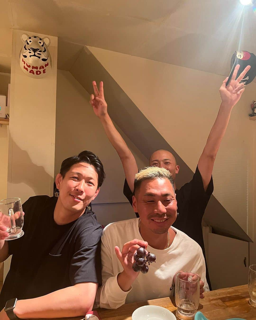 青山フォール勝ち ネルソンズさんのインスタグラム写真 - (青山フォール勝ち ネルソンズInstagram)「ふか‐ざけ【深酒】 〘名〙 酒を飲み過ごすこと。 度をすごして多量に酒を飲むこと。  #バッツネの手が長い」8月24日 14時10分 - nelsons_aoyama