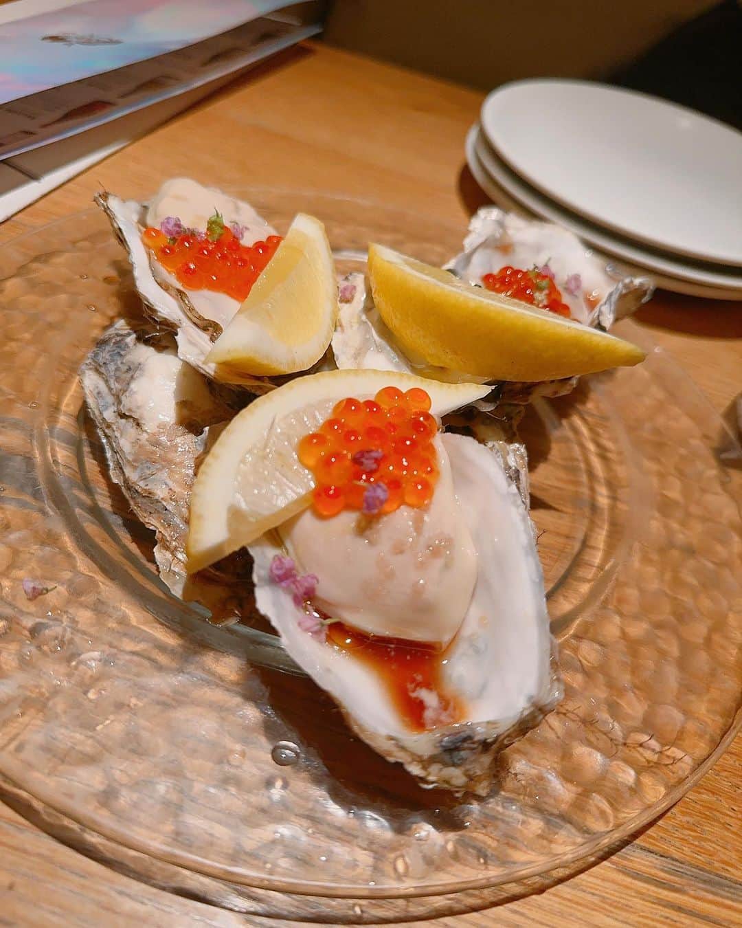岩瀬玲のインスタグラム：「昨日はお昼も夜もご飯食べながら打ち合わせ  ランチは偶然みんな同い年で テレビ通販というキーワード  夜はこことここを繋げたらお互いに良さそうというお二人をつないだら 盛り上がってました 早速一緒にいろいろするみたいです🥰 よかったよかった  やっぱり人と人とのつながりって面白い そしてリアルで会う方がスピード早い  というわけで今日はリアル2件 ズーム2件打ち合わせです  #会食 #仕事 #打ち合わせ #神楽坂」