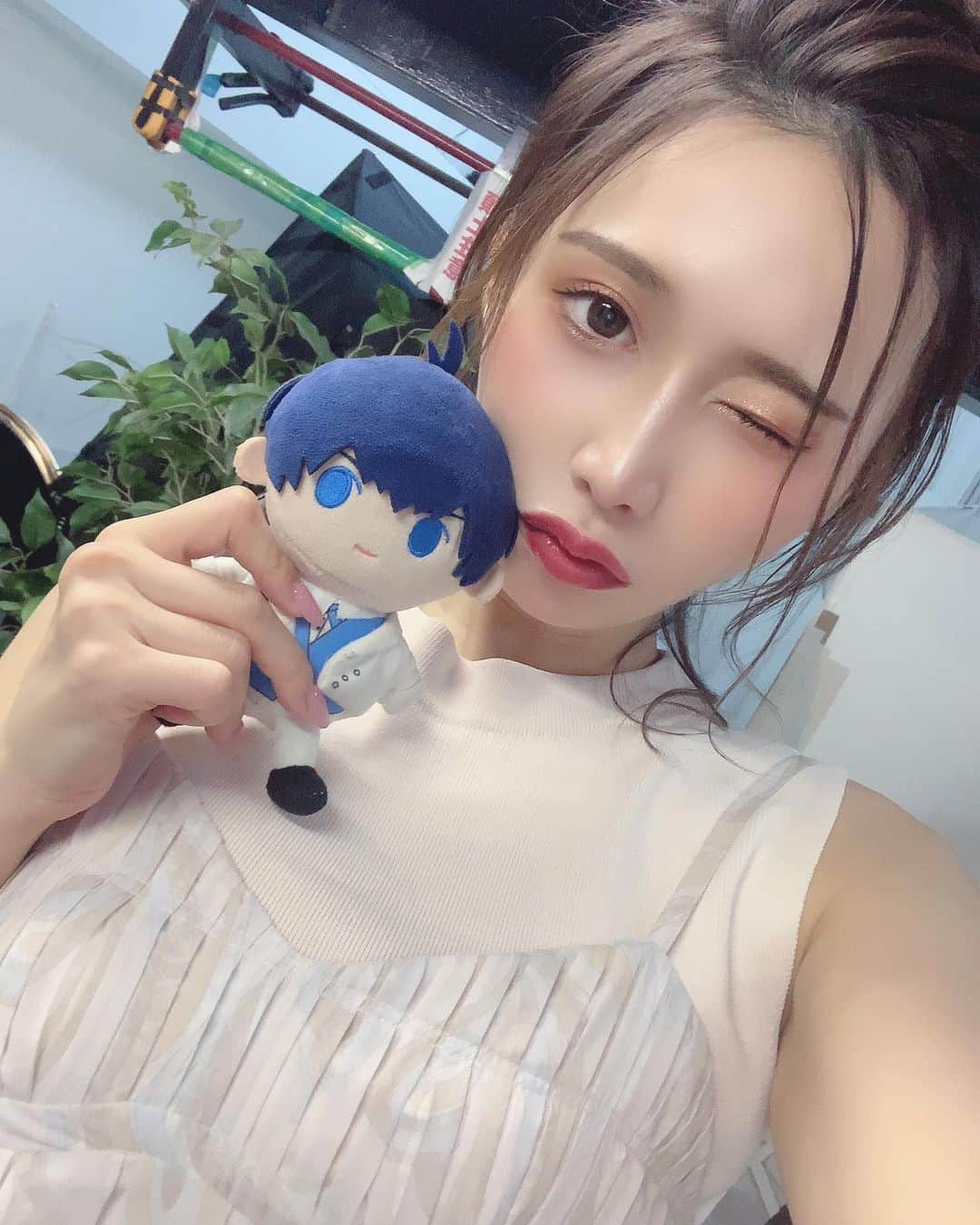 永原なつきのインスタグラム：「そろそろ出勤です✨✨ 来月は出勤日は全てロングで働きます🤘 年末年始まで駆けつけちゃうぞ〜！！！！  ご来店お待ちしております😌✨」
