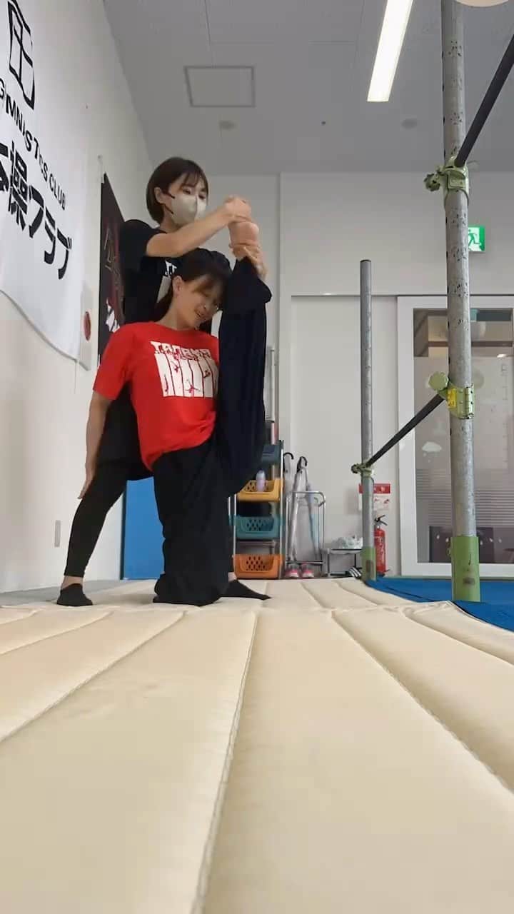 田中理恵のインスタグラム：「まちこ先生にしっかり ストレッチと柔軟してもらいました🥹 整いました🤩😆」