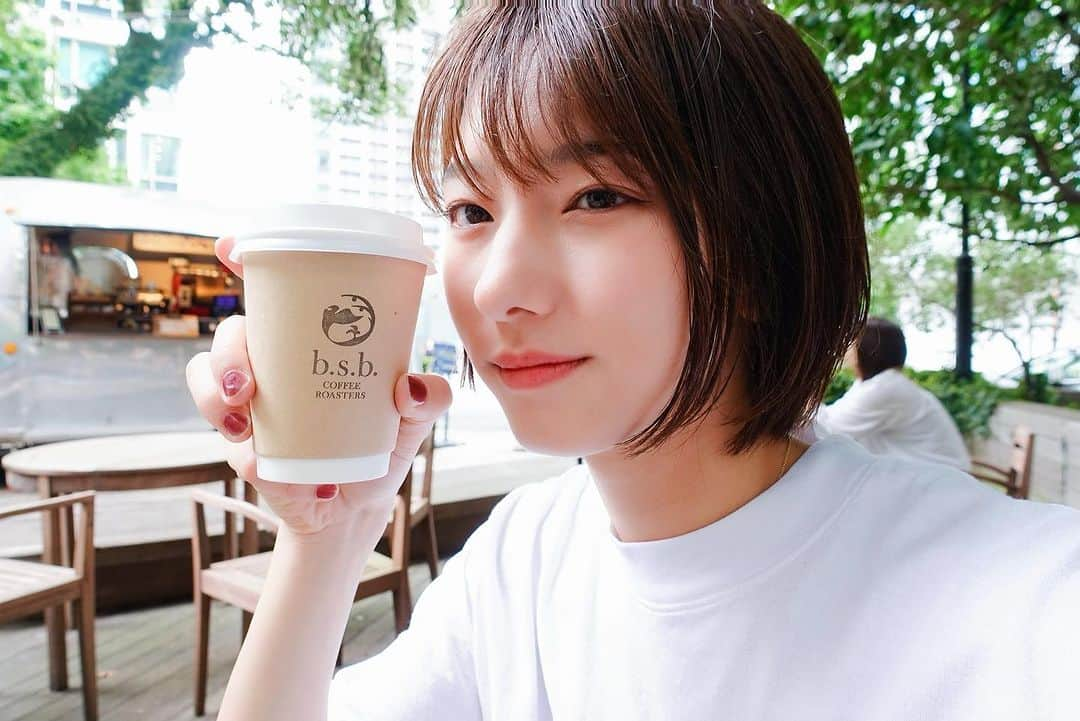 搗宮姫奈さんのインスタグラム写真 - (搗宮姫奈Instagram)「b.s.b COFFEE ROASTERS  永田町にいい場所あるよと教えてもらって行ってみました🏃‍♂️  この牽引車、いいよね。（語彙力） これでやりたいよね。もちたいよね。1種の正解だよね。  車内に焙煎機があってテンション上がりました🤣🫶  この類のコーヒー屋さん知ってる人いたら是非教えてください〜🫣🤍  ---------  b.s.b COFFEE ROASTERS  ーーーーーー #ひめ旅日記 #ひめカフェ巡り  #永田町 #永田町カフェ #カフェ巡り #カフェ好き #カフェ散歩 #カフェ女子 #カフェ活  #コーヒータイム #コーヒースタンド #コーヒー好き #コーヒー豆」8月24日 14時28分 - himenachaaaaan