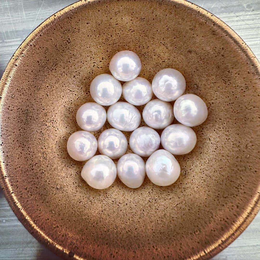 キャサリン ミッシェルのインスタグラム：「Preparing treasures for you…#jewelryasmedecinecm #wearpearls #limitededition #finecustomjewelrycm #salonprivé #since2002 #preciousmoments #youknowwhoyouare」