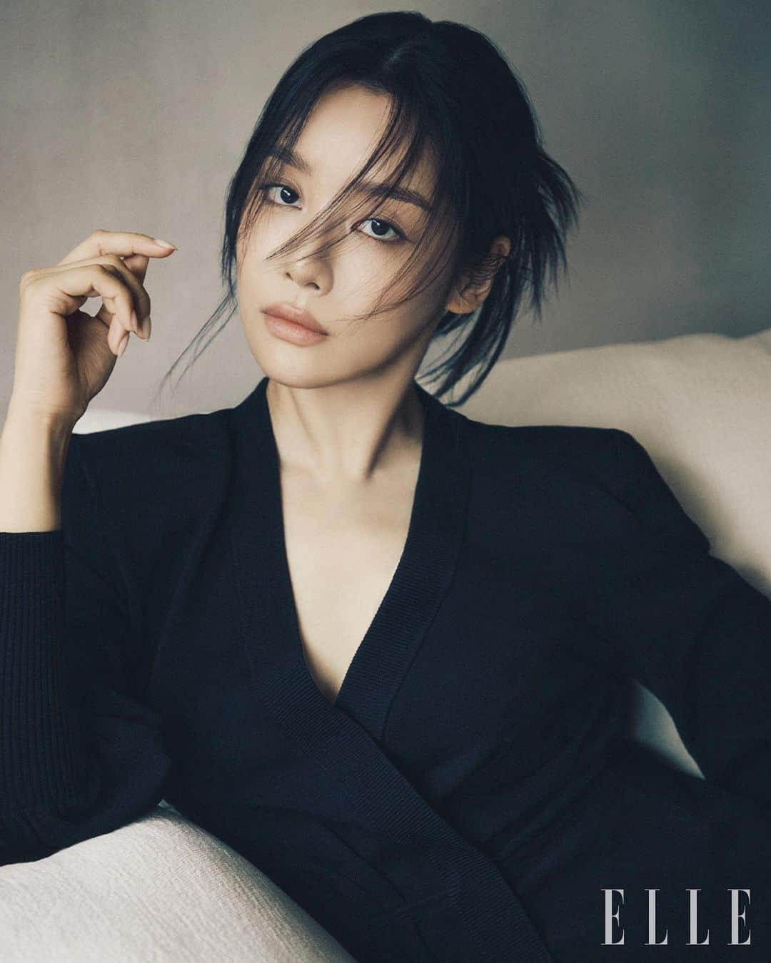 チャ・ジュヨンさんのインスタグラム写真 - (チャ・ジュヨンInstagram)「🩶 @ellekorea  @veronicabeard」8月24日 14時48分 - jooyoungthej