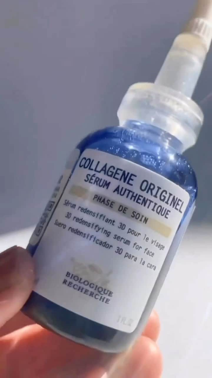 biologique_recherche_bakuのインスタグラム：「NEW ✨✨✨💦 SERUM COLLAGEN Origenel💙  Откройте для себя новую сыворотку Collagen Originel🤍 Любимая всеми антивозрастная коллагеновая сыворотка 🧬  Collagene Originel 🤍 — первый в косметике и революционный метод борьбы с морщинами — уникальное выражение выигрышной комбинации коллагена типа 0, запатентованного ингредиента Biologique Recherche, полученного из морского планктонного организма, экстракта селена, экстракта зеленых микроводорослей и гликопептидов сои.  Длина морщин уменьшается благодаря 3D-платформе действия по повторному уплотнению, которая способствует выработке четырех основных типов коллагена на уровне генов и белков.  Кожа становится более упругой и гладкой, а появление тонких линий и морщин со временем уменьшается.  #BiologiqueRecherche #FollowYourSkinInstant #BuilderBetterSkin #radiantskin #CollageneOriginel #Type0Collagen #wrinkletreatment  #BiologiqueRecherche BiologiqueRecherche #FollowYourSkinInstant #BuilderBetterSkin #radiantskin #CollageneOriginel #Type0Collagen #wrinkletreatment」