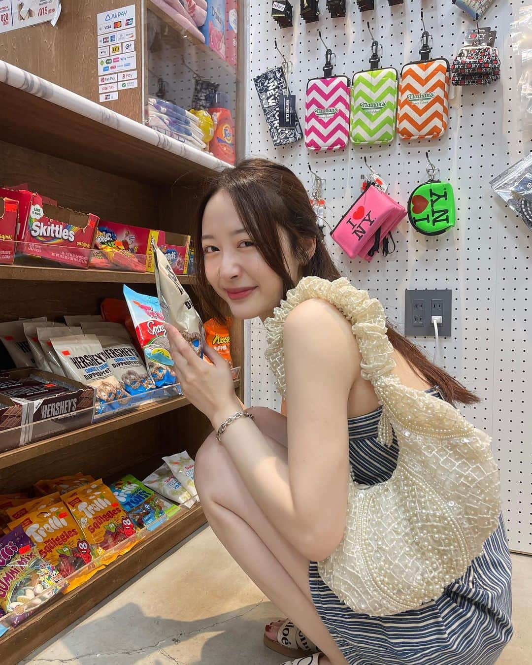 浦まゆさんのインスタグラム写真 - (浦まゆInstagram)「食べ過ぎ注意🍫🍪🍬🍿🍩⚠️」8月24日 14時58分 - uramayu0908