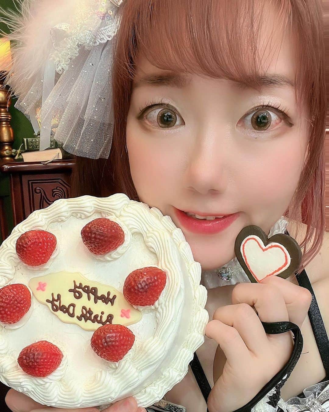 松本都のインスタグラム：「2023.8/23  Happy 15th Anniversary🥳🎊  無事レスラーデビュー15周年を迎えられました❗️  大きな長期欠場なく、コンスタントにここまで現役選手続けてこられたの凄いこと  麻薬みたく楽しすぎて、やめどきわからないのがプロレス❗️  残りの選手生命、プロレスの楽しさしゃぶりつくしちゃう🤤  見ないふりしてた自分の身体の傷とも、ちゃんと向かい合えた15周年  手術傷もやっと完治しつつあるので、巻き返していくぞ❗️  16年目も愛してね🫶  ありがとう❤️❤️❤️❤️❤️❤️❤️❤️❤️❤️❤️❤️❤️❤️❤️」