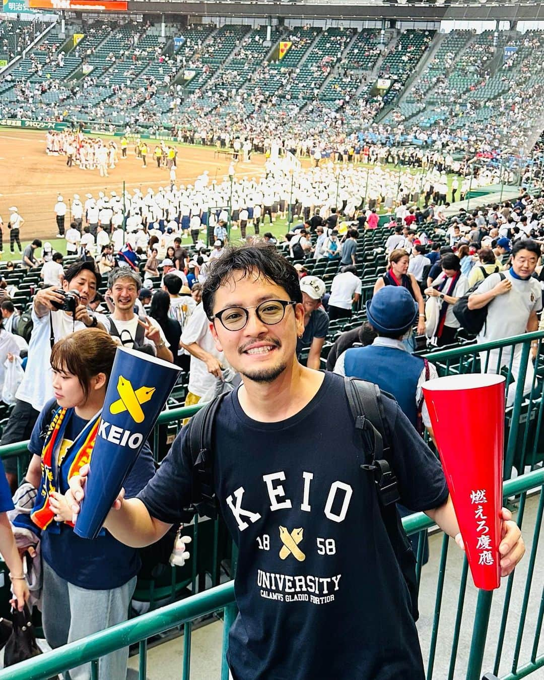 小柳津林太郎さんのインスタグラム写真 - (小柳津林太郎Instagram)「So called Koshien is a genuine classic Japanese high school baseballers' tournament of the year! Congratulations to both #keio from #kanagawa and #sendaiikuei from #miyagi   The last time I went to this stadium was 24 years ago back in 1999 when I was in #plgakuen highschool⚾️  #慶應義塾 と #仙台育英 の皆さんに、もう一度熱い青春を届けて頂き、心から感謝です。二度と見れるかわからない素敵過ぎる景色でした。表向きは塾員として慶應を応援していましたが、母親が宮城出身なので、仙台育英も密かに応援してました📣  自分としては実に24年ぶりの夏の甲子園の応援。最後は1999年の春のセンバツで、PL学園の高3以来でした。（僕は応援ね📣）今回は急遽大学の仲間と博多、東京からそれぞれ集まって行ったのですが、現地に足を運べて、空気を吸えて本当に良かったです😇  来年からはボウズの球児が若干減りそうですねw魂の色は変わらずとも形やメソッドは時代と共に進化していくのでしょう。（そして、いつかPL学園の硬式野球部も復活してほしい。）  ちなみに大先輩の清原一家は初の親子で甲子園優勝🏆すげーーー家族の物語や！  あ、今夜は @bachelorjapan シーズン5 のフィナーレか！ @keiichihasegawa の恋と愛の行方はどうなることやら... そーっと自宅で見守りますw俺はしれーっと大内さん推しです😇  甲子園とバチェラーは全く別物ですが、唯一共通していることは、どっちも #青春 なんだよなぁ  #甲子園 #高校野球 #青春」8月24日 15時34分 - rinsta_gram1002