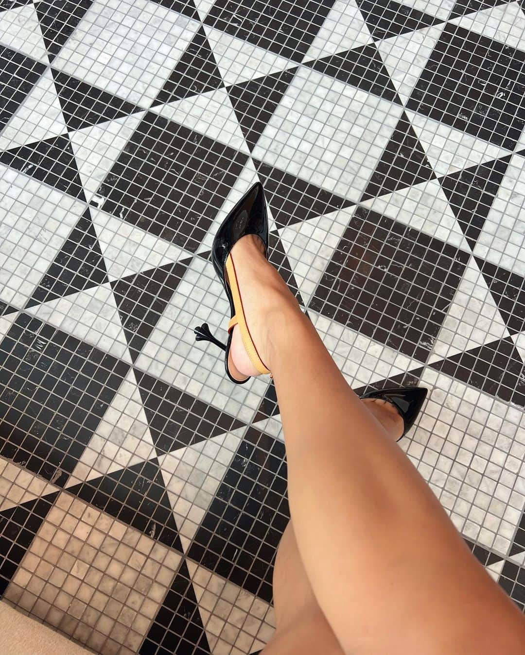 リリーマイマックさんのインスタグラム写真 - (リリーマイマックInstagram)「Patent & pointed with a blossom heel @louisvuitton 👠 #LouisVuitton」8月24日 15時36分 - lilymaymac