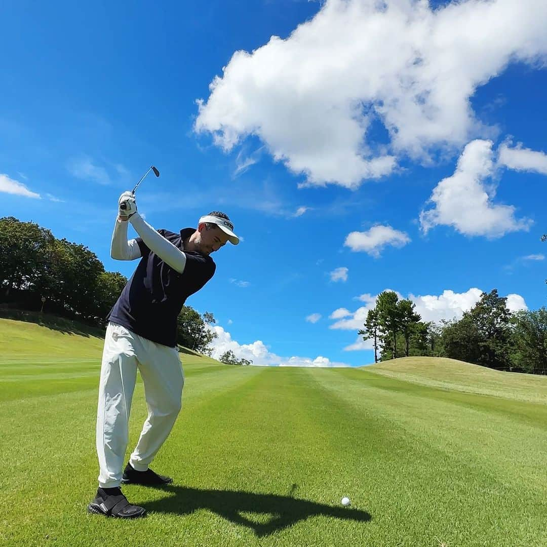 ベリッシモ・フランチェスコさんのインスタグラム写真 - (ベリッシモ・フランチェスコInstagram)「Goooooooooooolf!!!⛳️☀️😂 ゴルフは最高に楽しい💕 Che bello!!! Gioco a golf!❤️ #ベリッシモ #料理研究家 #イタリア料理研究家 #料理研究家ベリッシモ #イタリア人シェフ #イタリア人 #ゴルフ #ゴルフ男子 #ゴルフ初心者 #ゴルフスイング #creezan #クリーザンゴルフ #creezangolf #francescobellissimo #francescobellissimochef #golf #golfista #golfswing #golflife #golfstagram #srixon #mizunogolf #italianstyle #italiangolfer #golfer #イケオジ #イケメン #イケメン料理人 #外国人タレント #luxurylifestyle」8月24日 15時51分 - bellissimoyoshi