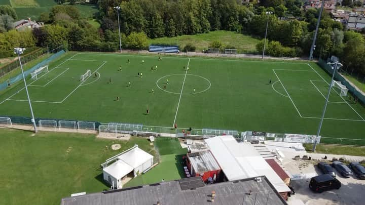 ルカ・リゴーニのインスタグラム：「🏟️ Avanti nel cammino: stasera test in famiglia contro la prima squadra del @lrvicenza   📹 @nicolotolin   #vicenza #coach」