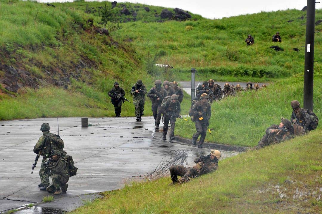 陸上自衛隊さんのインスタグラム写真 - (陸上自衛隊Instagram)「陸上自衛隊は、９月１０日（日）から９月２９日（金）までの間、仏領ニューカレドニアにおいて、仏陸軍との実動訓練（ブリュネ・タカモリ２３）を初めて実施します。日仏陸軍種の共同を通じ、作戦遂行能力及び戦術技量を向上するとともに、日仏陸軍種間の関係強化を図ります。🇫🇷🇯🇵  The Japan Ground Self-Defense Force will conduct a field training exercise “Brunet-Takamori 23” with the French Army in French New Caledonia from Sunday, September 10, to Friday, September 29, for the first time. Through joint exercise by bilateral armies , we will develop our operational capabilities and tactical skills, and strengthen the relationship between the JGSDF and the French Army.🇫🇷🇯🇵」8月24日 16時00分 - jgsdf_pr