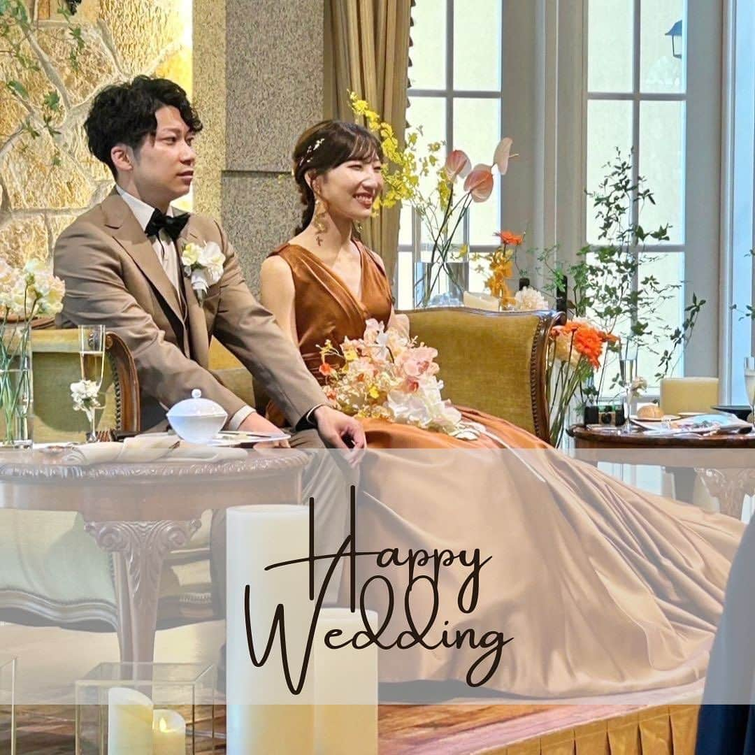 fino_wedding【フィーノ公式】さんのインスタグラム写真 - (fino_wedding【フィーノ公式】Instagram)「【卒花嫁レポート】  @esprit_de_nature_wedding   🤎フィーノさんでドレスを決めてすぐに社長さんからお手紙が届きました。  そこに書かれていた 【担当のスタイリストは最高のスタッフです】  という文字通りに色々なアドバイスやコーディネートをしてくださり、私の希望通りのスタイリングになりました。  細かなアドバイスを本当にありがとうございました。　  お気に入りのタキシードとドレスで当日を迎える事ができて、倖せいっぱいです💛  #カラードレス #ブラウンカラー  #袖付きドレス  #キャメル  #カラーコーデ  #卒花嫁  #卒花嫁レポ  #お気に入りコーデ  #大満足  #感謝  #wedding  #colordress  #cocktaildress  #イヤリング  #ブライダルアクセサリー  #ソファー  #weddingdress  #weddingday  #女子力  #ゲストハウスウェディング  #チャペル  #ガーデン  #ウエディングフラワー  #フォト  #イサムモリタ #エスプリ  #エスプリドナチュール」8月31日 16時25分 - fino_wedding