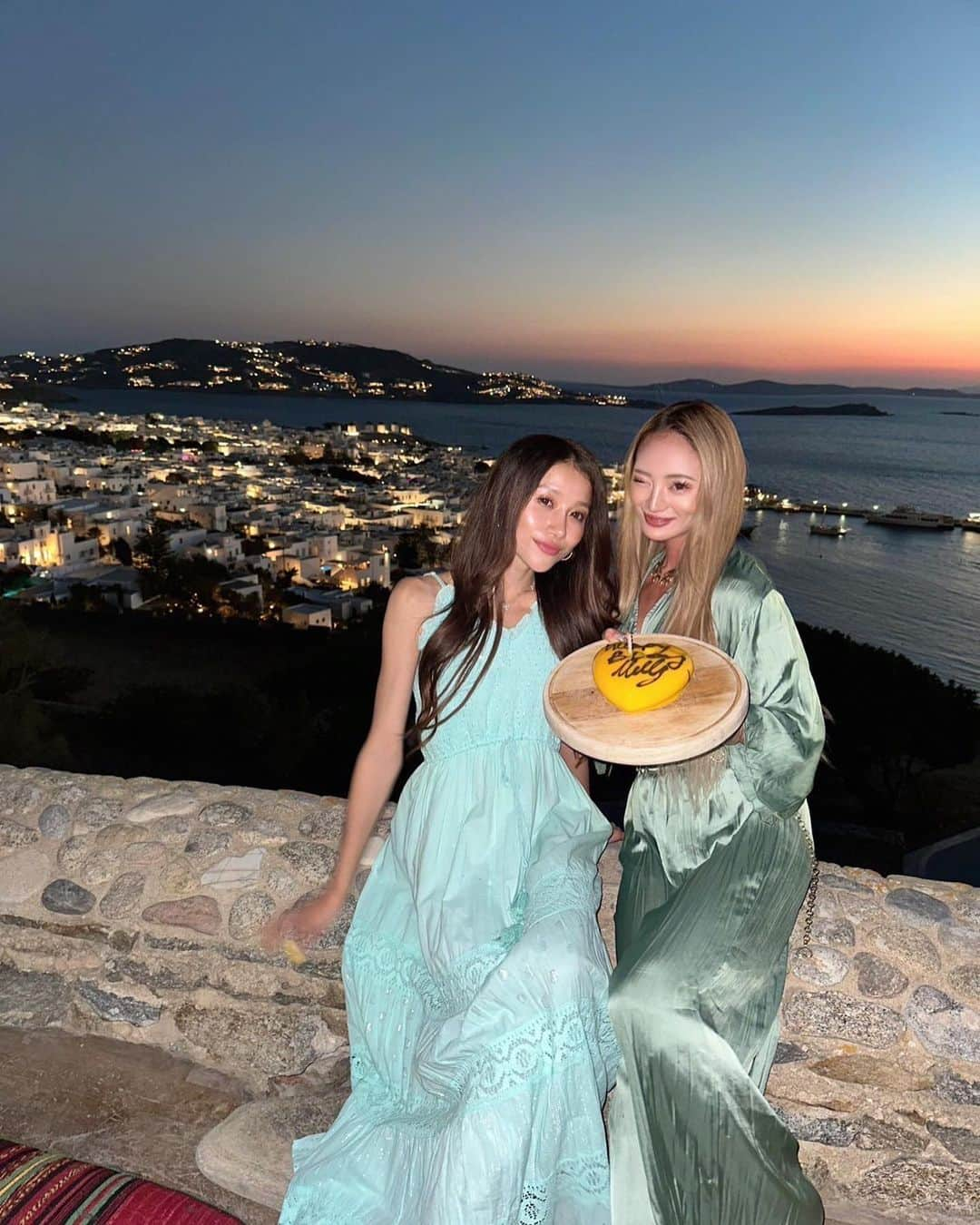 koyuのインスタグラム：「🩵Happy birthday 🩵 @dj__milly @180mykonos  . #greece #greece🇬🇷 #greecelover_gr #greecestagram #greeceislands #visitgreece #instagreece #greece💙 #mykonos #mykonosgreece #mykonosisland #180 #180sunset」