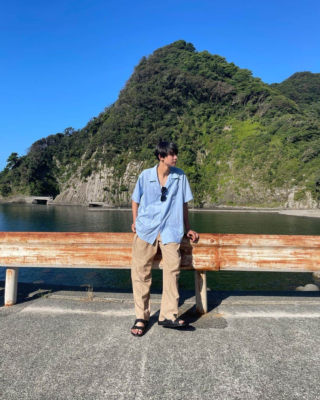 松井大奈さんのインスタグラム写真 - (松井大奈Instagram)「今回の私服は爽やかに水色のキューバシャツ👔 キューバシャツはキューバの正装なのでラルフのチノパンに合わせてみました🇨🇺   #メンズノンノモデルオーディション2023  #メンズノンノ #松井大奈」8月24日 16時13分 - akvysv