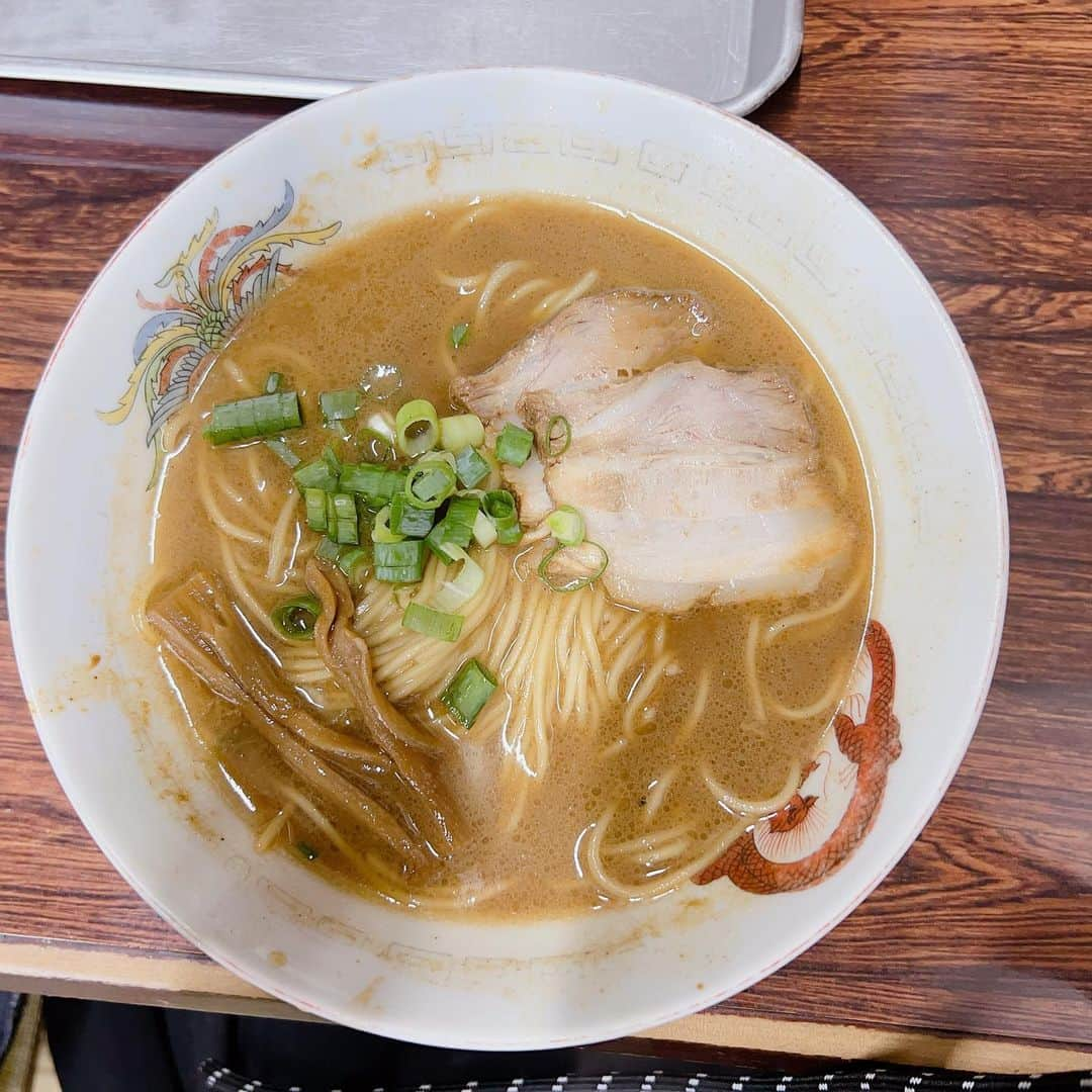 TIKAさんのインスタグラム写真 - (TIKAInstagram)「最近なんだかラーメンを食べるようになりました😊 全然詳しくないので、オススメのお店や詳しい人にくっついて連れて行ってもらってます😊  #清乃近鉄百貨店和歌山 #カドヤ食堂  #中華そばうらしま  #博多長浜ラーメンみよし」8月24日 16時23分 - tika_ikeda