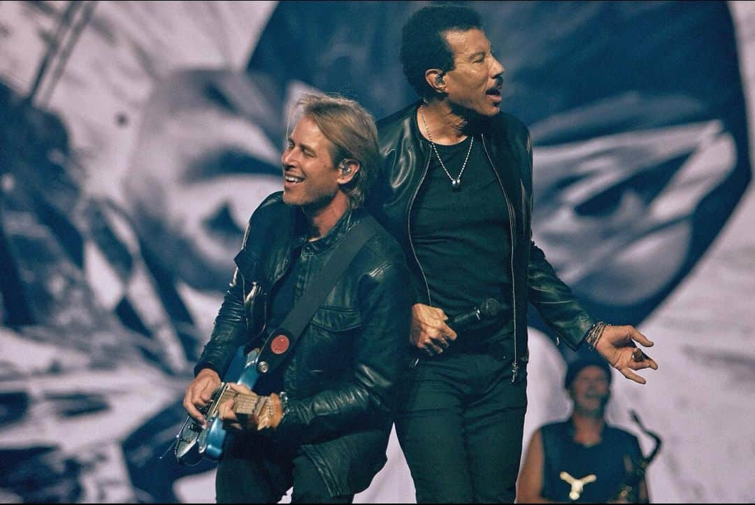 ライオネル・リッチーさんのインスタグラム写真 - (ライオネル・リッチーInstagram)「Running with the night ✨」8月24日 16時24分 - lionelrichie