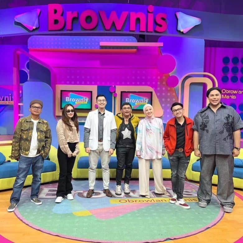 アユ・ティンティンのインスタグラム：「Thanks manis @brownis_ttv 🤗🥰」