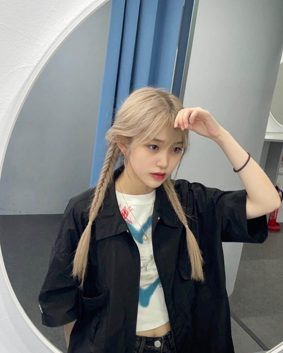 のインスタグラム：「フィッシュボーンしてもらって、嬉しくてだんだん様子がおかしくなってくる荒武さん。　#ootd」
