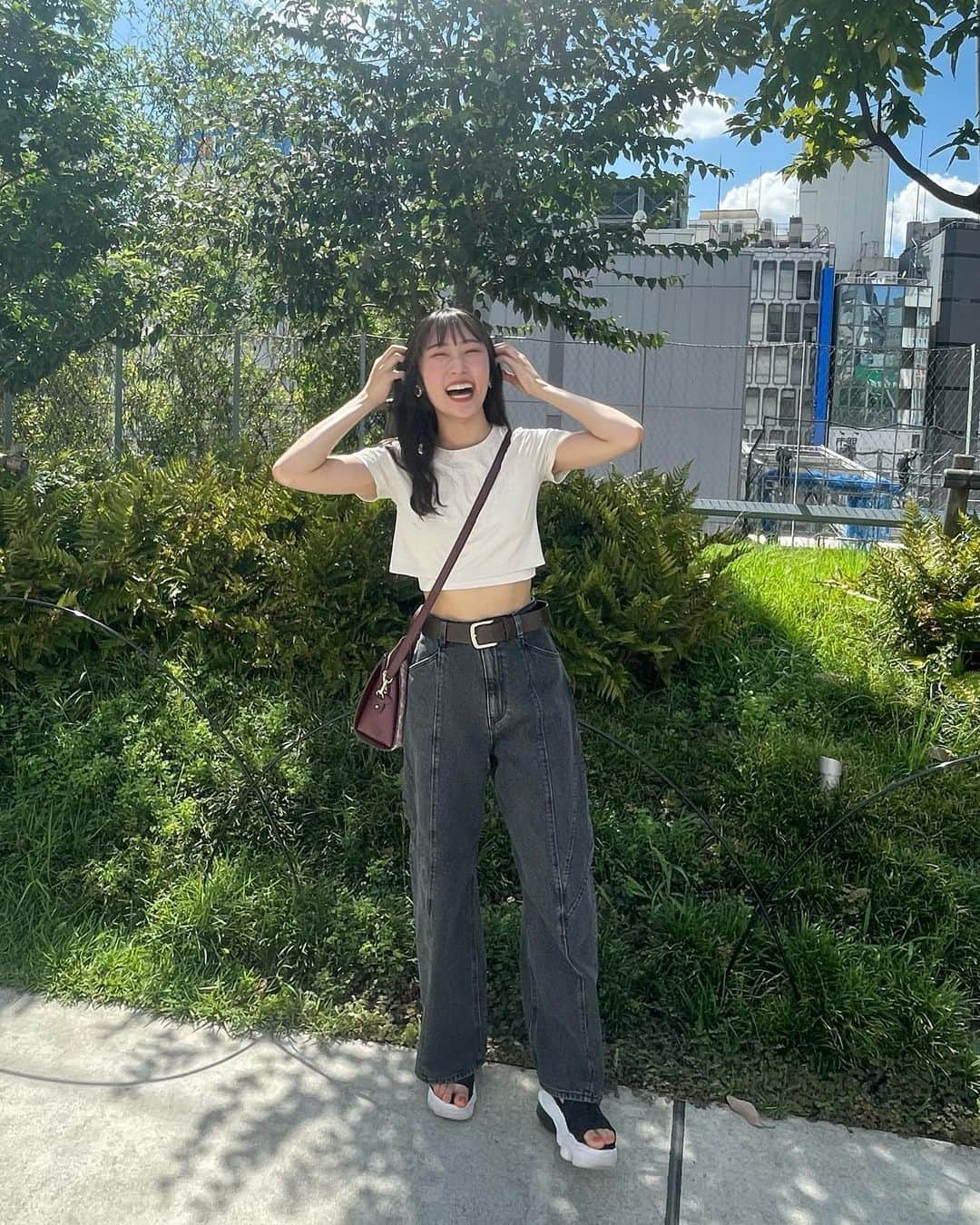 段原瑠々のインスタグラム：「‎☁️  まだまだ暑い日が続きますね〜  サンダル履いてたら足先だけ日焼けしちゃった😌    #みふちゃんと遊んだ日 #juicejuice #段原瑠々」