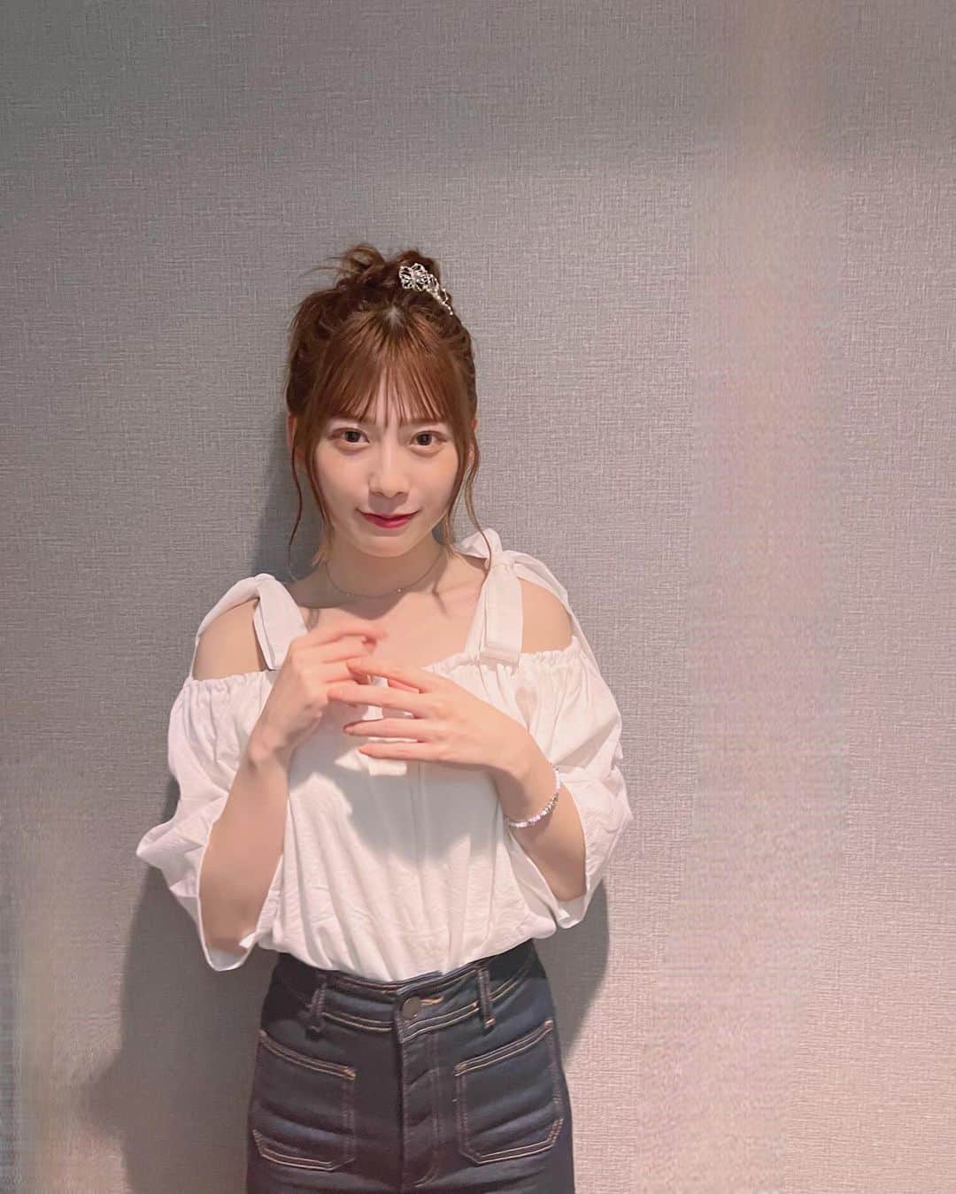 のインスタグラム：「. ミーグリ私服🤍 #日向坂46#東村芽依#meigram」