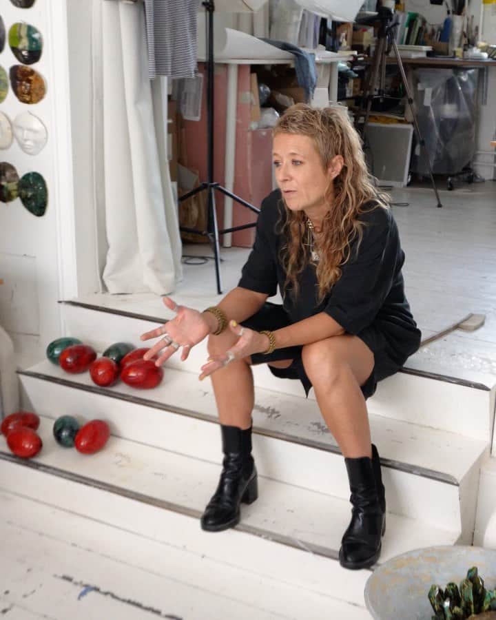 マッツノーガードのインスタグラム：「“I remember looking out over the venue filled with hundreds of trampled plastic cups, barriers and other debris, and thinking: I’m going to reproduce this in ceramics.”  Part of @roseeken work includes recreating some of the rubbish that we as a society leave lying around - empty bottles, cigarette butts, junk food - in glazed ceramics. However, the Danish artist, born in 1976, always makes sure to add a shift or a twist to the recognisable world, whether she works in ceramics or embroidery, miniature, drawing or video installation.   Today our collaboration with Rose Eken launches online! Find t-shirts, silk scarves and a special #101 Rose Eken edition.   The collab launches on the occasion of @chartartfair – taking place in Copenhagen this week.   Explore the full Rose Eken x Mads Nørgaard product range and learn more about this amazingly cool visual artist at madsnorgaard.com.  #madsnorgaard #roseeken #chartartfair」