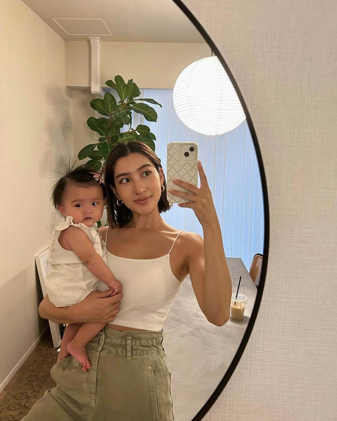 HARUEのインスタグラム：「My little angel 🪽  あっという間に5ヶ月🤍  とはいえ、まだまだちっちゃいな〜🥰  ふわふわなボディも赤ちゃん特有の匂いも何もかもが愛おしくてたまらない😮‍💨🩷大好き  #5monthsold」