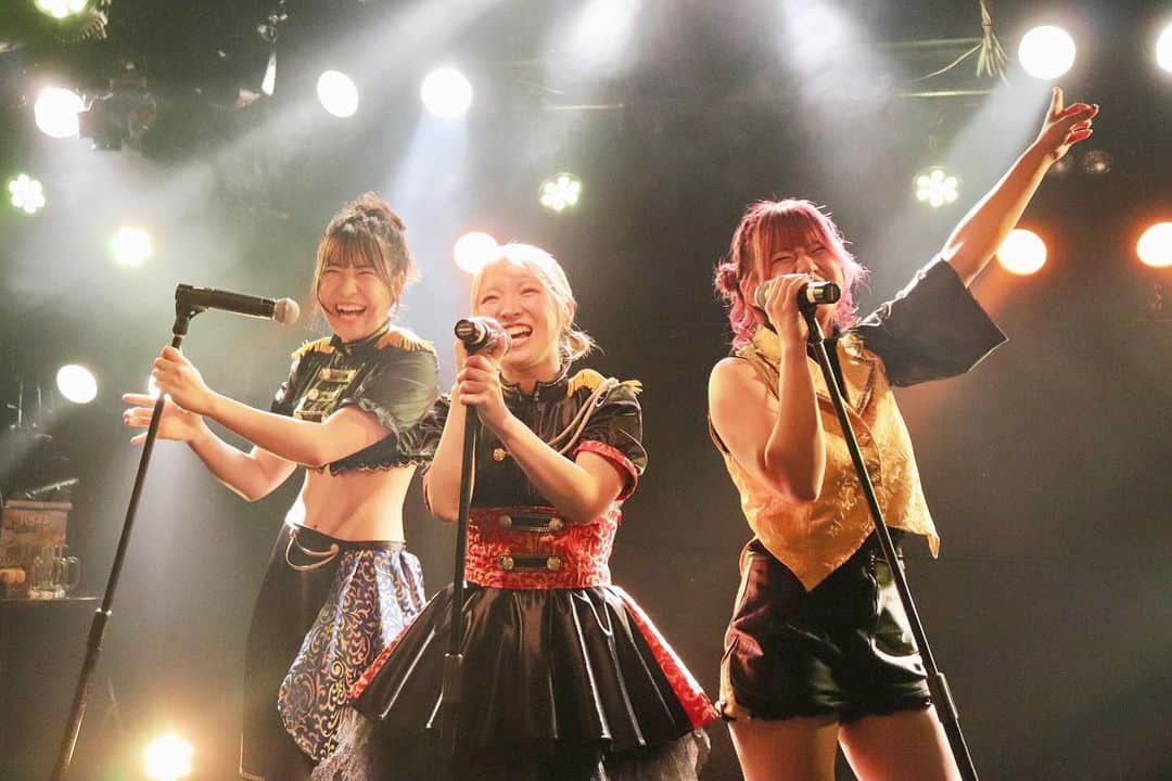 梅咲遥のインスタグラム：「好きな写真〜みんないい笑顔☺️❤️💙💛」