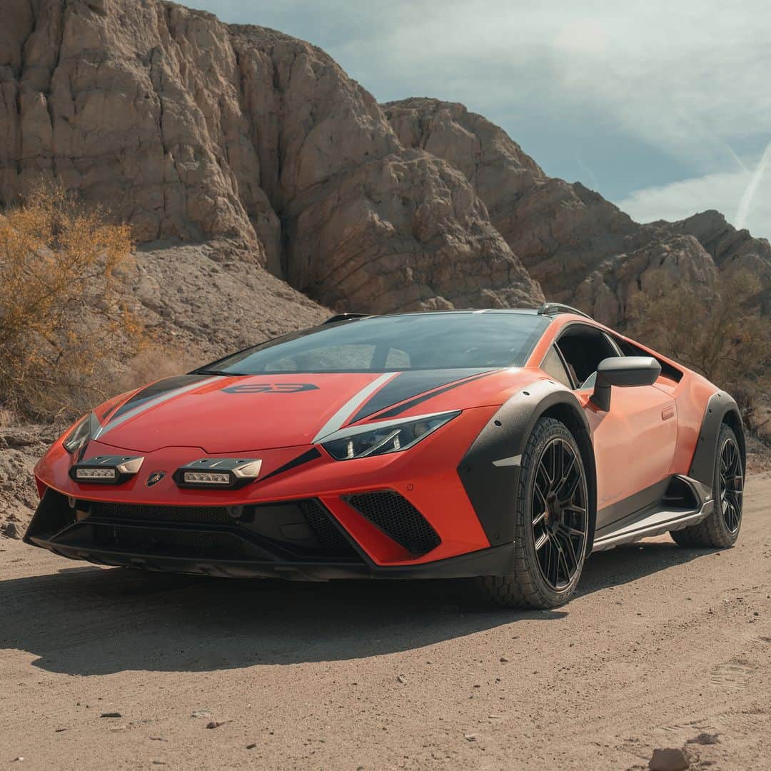 ランボルギーニのインスタグラム：「Many roads lead to adventures. Take them all, with Huracán Sterrato.​  #Lamborghini #HuracanSterrato #BeyondTheConcrete  __ Huracán Sterrato: fuel consumption combined: 14,9 l/100km (WLTP); CO2-emissions combined: 337 g/km (WLTP)」