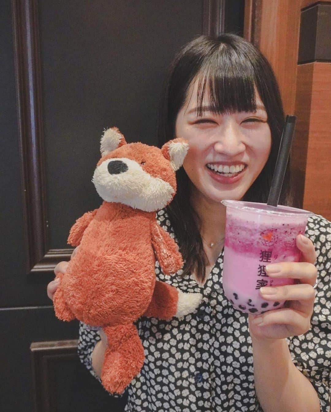 ぴろまるさんのインスタグラム写真 - (ぴろまるInstagram)「ドラゴンフルーツラテ🐲 甘さ控えめで嬉しい美味しい(24歳の胃袋には) . ワンピース @kbfofficial  ネックレス clarity blanc タヌキ @ponpokoya_lilijia  . #久方ぶりのピロスタ #半年ちょいぶり #すっかり夏になりまして #しっかり内定もいただけまして #SNS復活です #ここで黄色い歓声 #安定の妄想力 #🧋 #狸狸家 #リリジャー #生タピオカ #江坂カフェ #江坂グルメ」8月24日 17時02分 - piro__maru