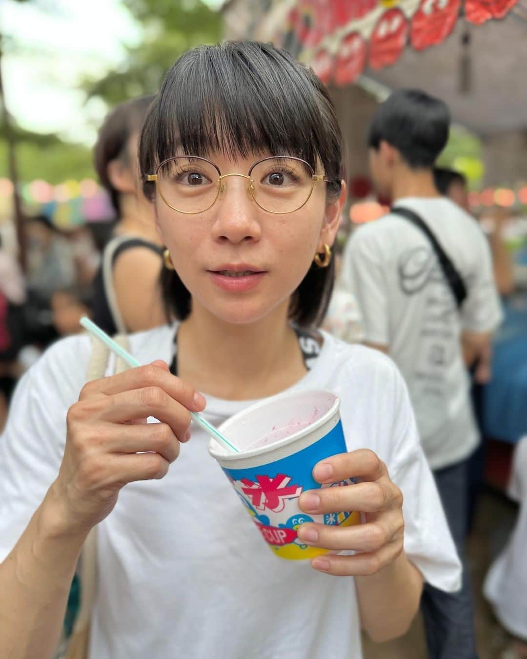 時東ぁみさんのインスタグラム写真 - (時東ぁみInstagram)「かき氷派？アイスクリーム派？ ・ お祭りのかき氷は今流行りのオシャレかき氷じゃないところがエモくていいよね🍧 いちごとカルピスをかけるのが好きです♡ ・ でも、派でいうと…チョコモナカジャンボ派www ・ #時東ぁみ #かき氷 #お祭り #エモい #いちごかき氷 #カルピスかき氷 #好き #🍧 #アイス #アイスクリーム #icecream #🍨 #何派 ？#チョコモナカジャンボ 派w」8月24日 17時21分 - amitokito