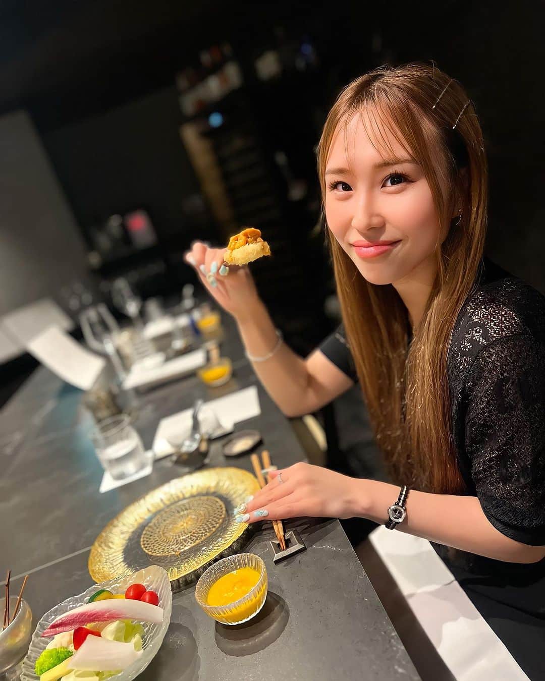 カリスマゆきちゃんのインスタグラム：「. . 📍串揚げpyon   ここの串揚げだけは ずっと食べ続けられるくらい 脂っこくなくて美味しい🫶  信子さんにお祝いして頂きました🥰 いつもありがとうございます🎵  @pyon.nobu  _________________________ #串揚げpyon #六本木グルメ #六本木 #予約困難店 #グルメ女子 #グルメ好きな人と繋がりたい #時差投稿」