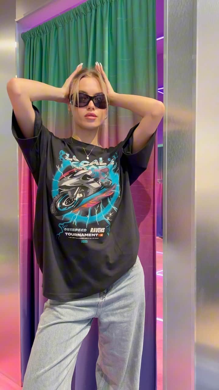LOCAL HEROESのインスタグラム：「LH x 4F Collection 🏁 in all LH STORES! How cool is that? 🥳 Wpadajcie do naszych sklepów stacjonarnych po the hottest collab tego roku」