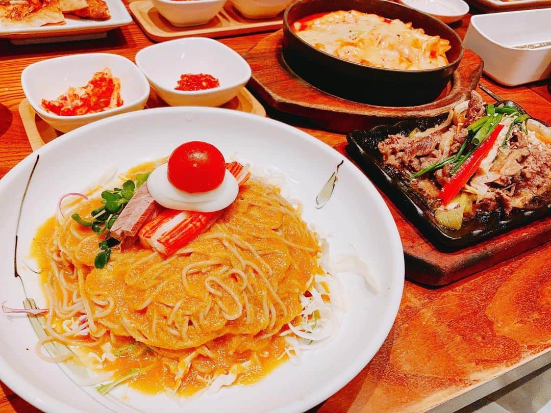 藤原絵里のインスタグラム：「・ ご馳走さまでした🇰🇷 ・ #韓国料理 #サラダ冷麺 #プルコギ #妻家房 #한국요리」