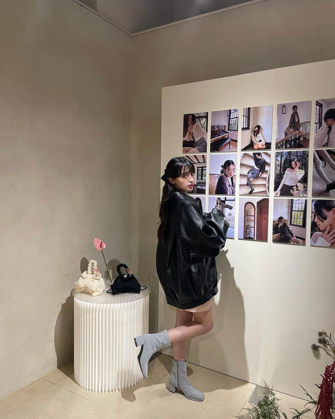 エブラヒミ椎菜のインスタグラム：「Heather 2023 A/W Exhibition🤍 @heather_love_official  秋冬アイテムどれも可愛かったけど 特にお気に入りはレザーブルゾンとキラキラのブーツ✨️  #heather #ヘザー #秋コーデ #秋服 #レザー #レザージャケット #レザーブルゾン #ブルゾン #ブーツ #ブーツコーデ #展示会 #instagram #instagood #instalike #ootd #좋아요그램 #좋아요반사 #좋아요테러 #좋반 #오오티디룩#いいね返し #단발머리 #미용실 #데일리룩 #머리스타그램 #좋아요폭탄 #팔로우미 #셀카 #셀끼꾼 #01」